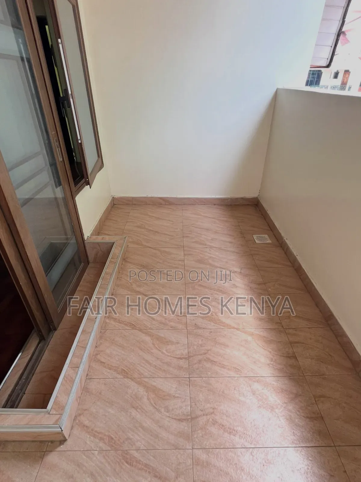 5bdrm Townhouse / Terrace in Othaya Road, Valley Arcade for rent