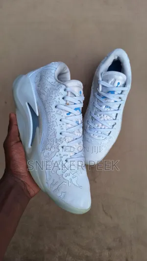 Basketball Shoes ( Zion 3)
