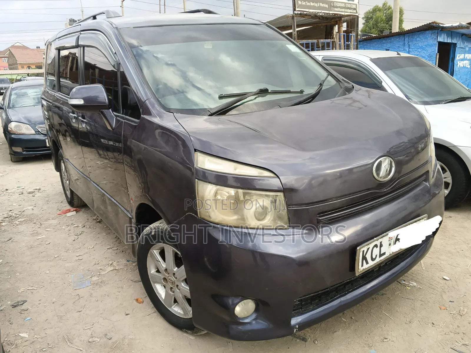 Toyota Voxy 2012