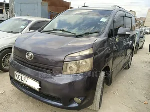 Toyota Voxy 2012