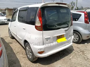 Toyota Fun Cargo 2008 White
