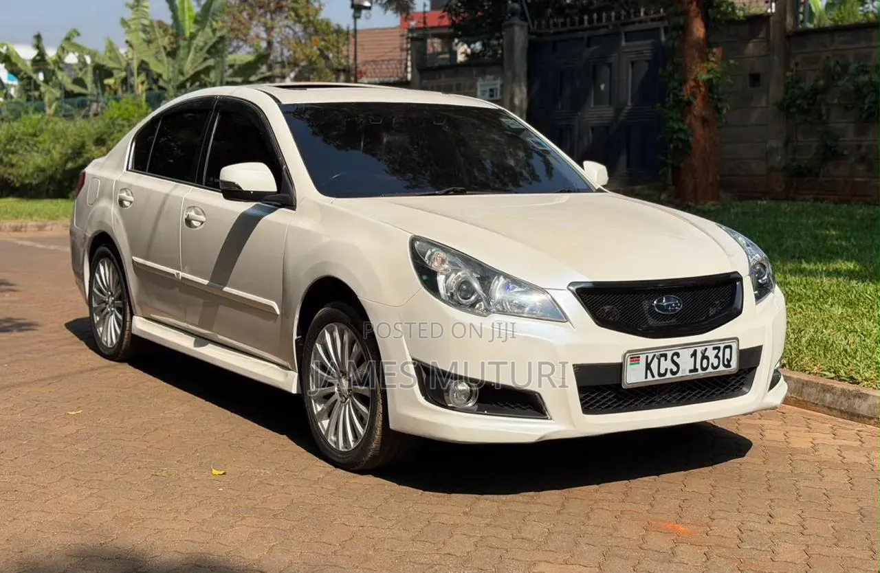 Subaru Legacy 2011 Pearl