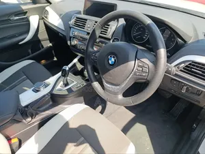 BMW 118i 2019 Off white