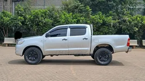 Toyota Hilux 2011 Gray