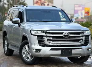 Toyota Land Cruiser LC300 2022 Silver