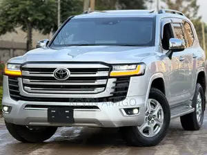 Toyota Land Cruiser LC300 2022 Silver
