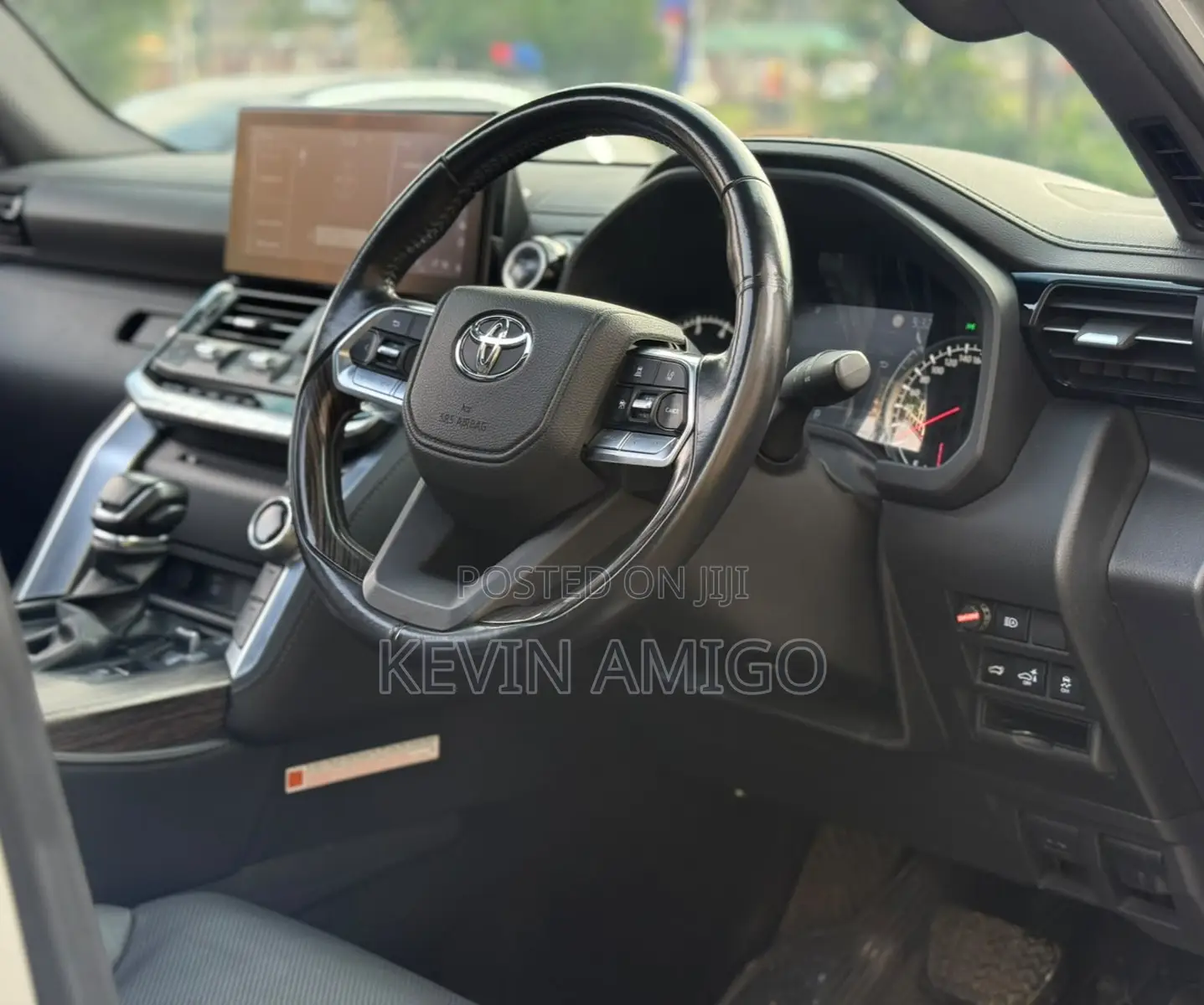 Toyota Land Cruiser LC300 2022 Silver