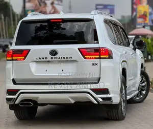 Toyota Land Cruiser LC300 2022
