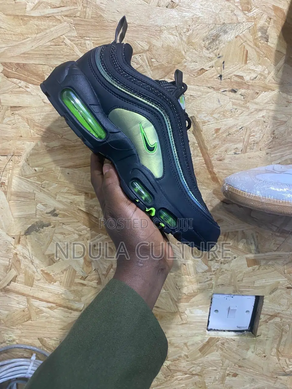 Airmax 96/97 Lightning “Duck of a Feather”