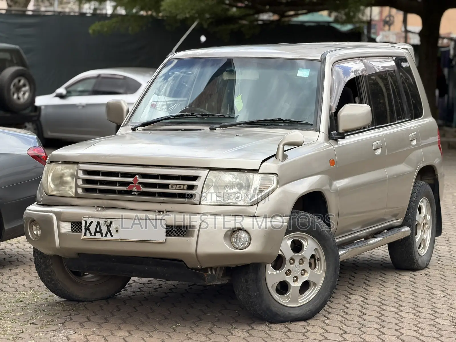 Mitsubishi Pajero IO 2000 Silver
