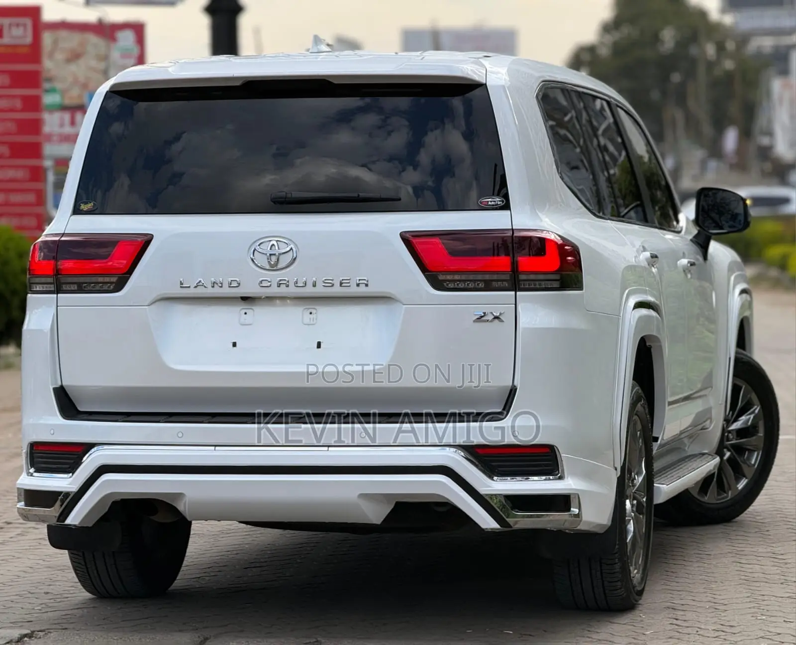 Toyota Land Cruiser LC300 2023