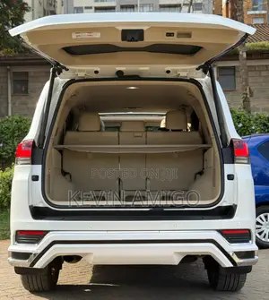 Toyota Land Cruiser LC300 2023