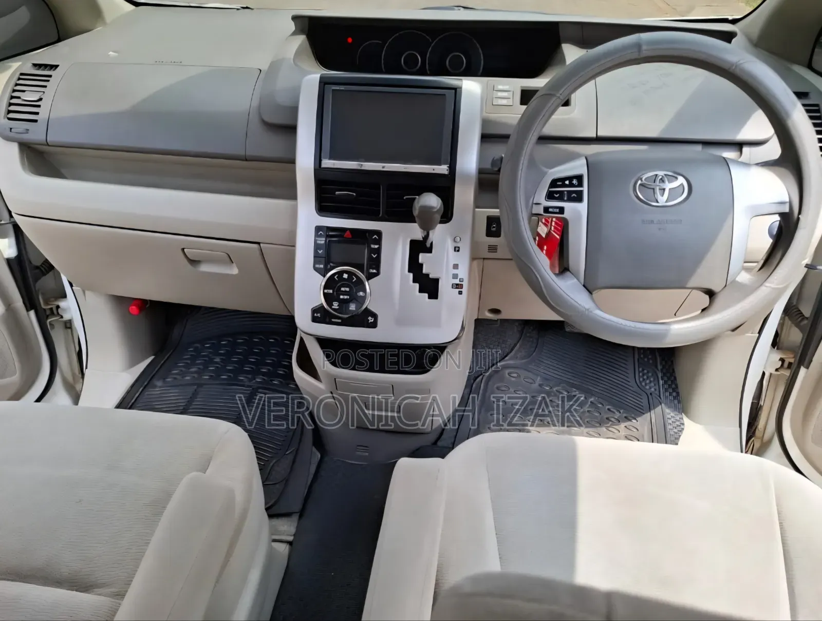 Toyota Noah 2013 White