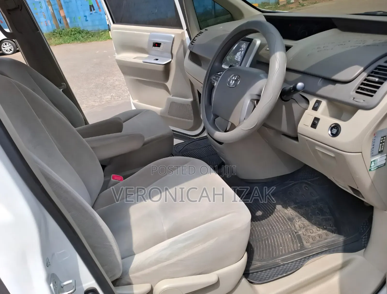 Toyota Noah 2013 White