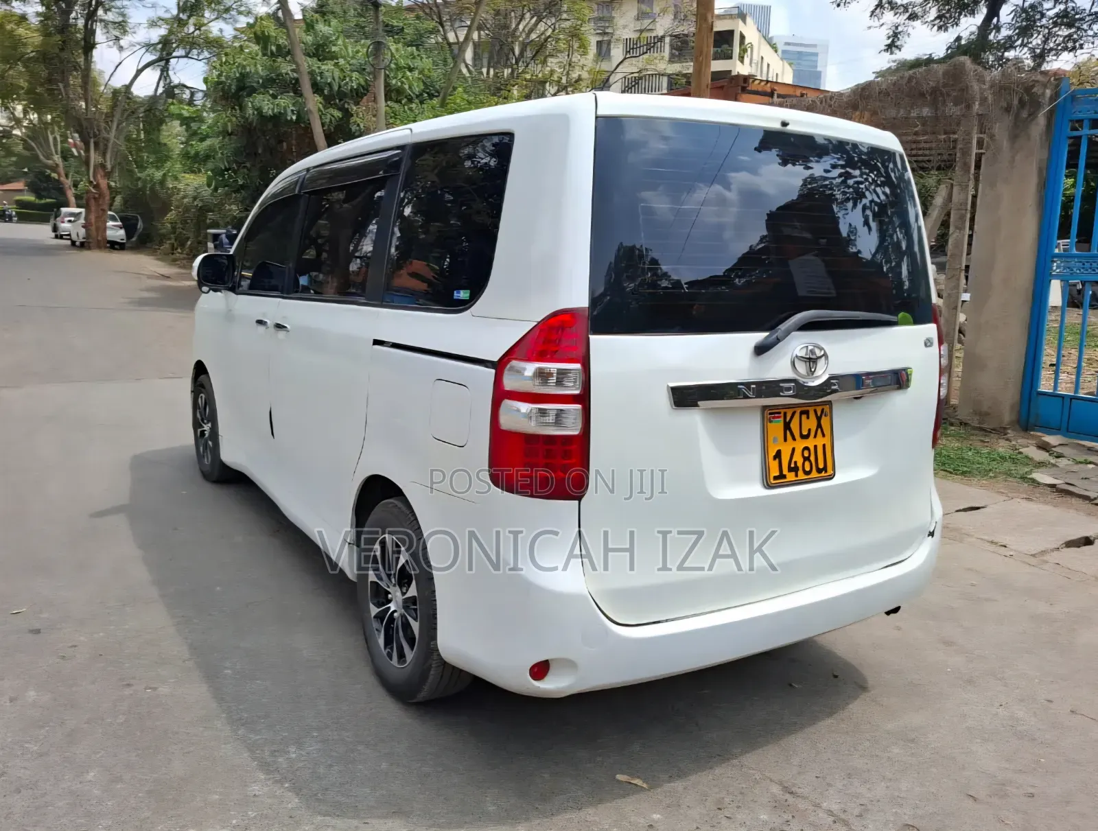 Toyota Noah 2013 White