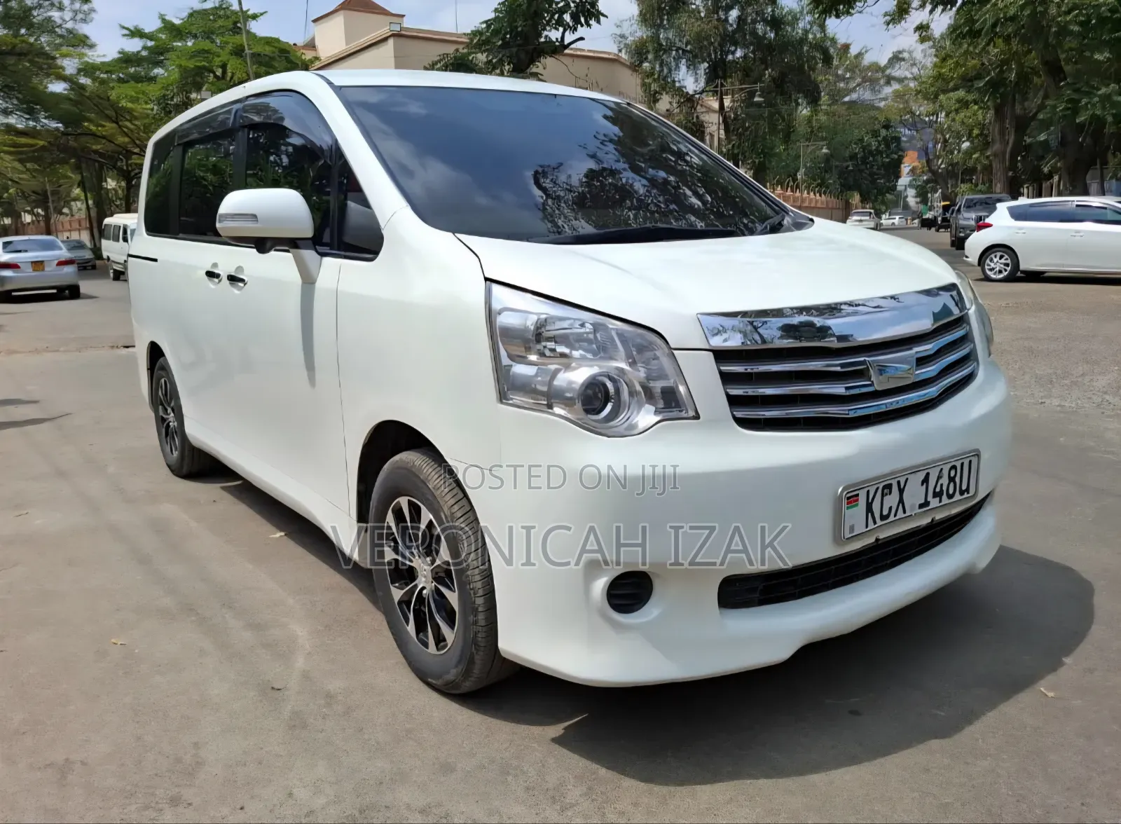 Toyota Noah 2013 White