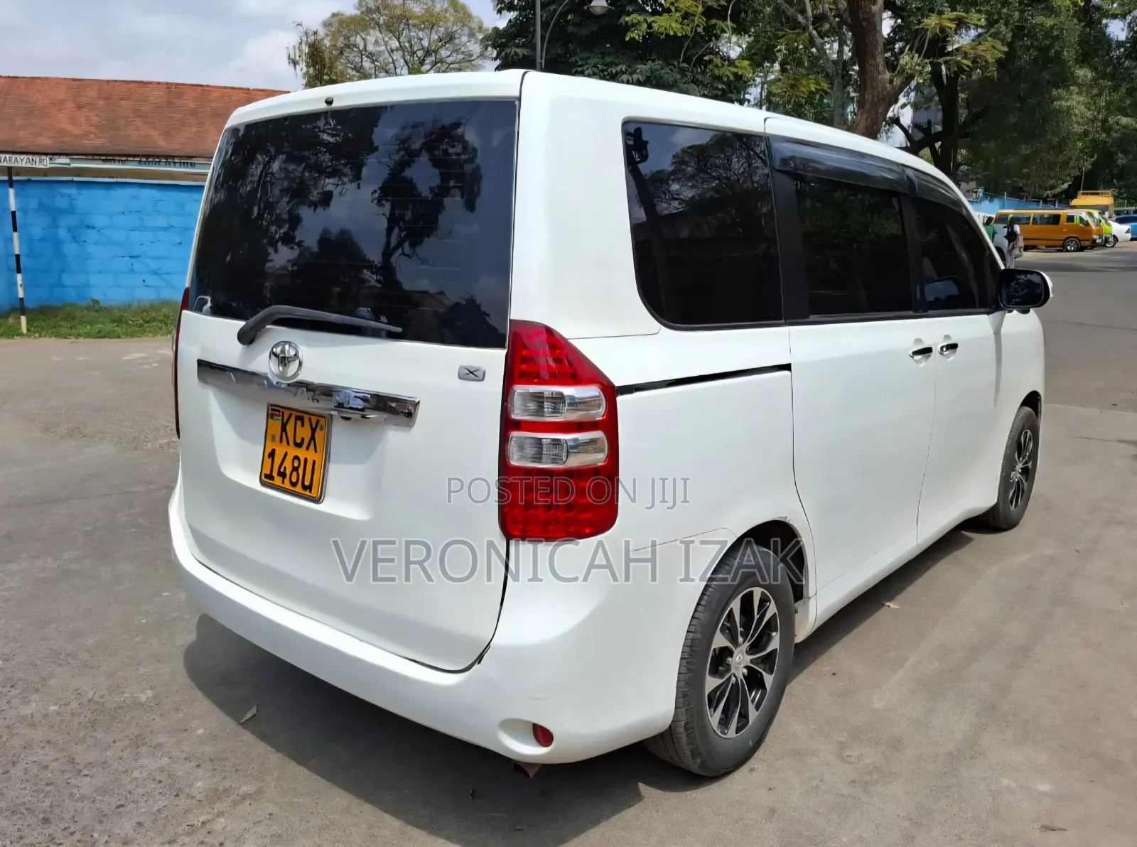 Toyota Noah 2013 White
