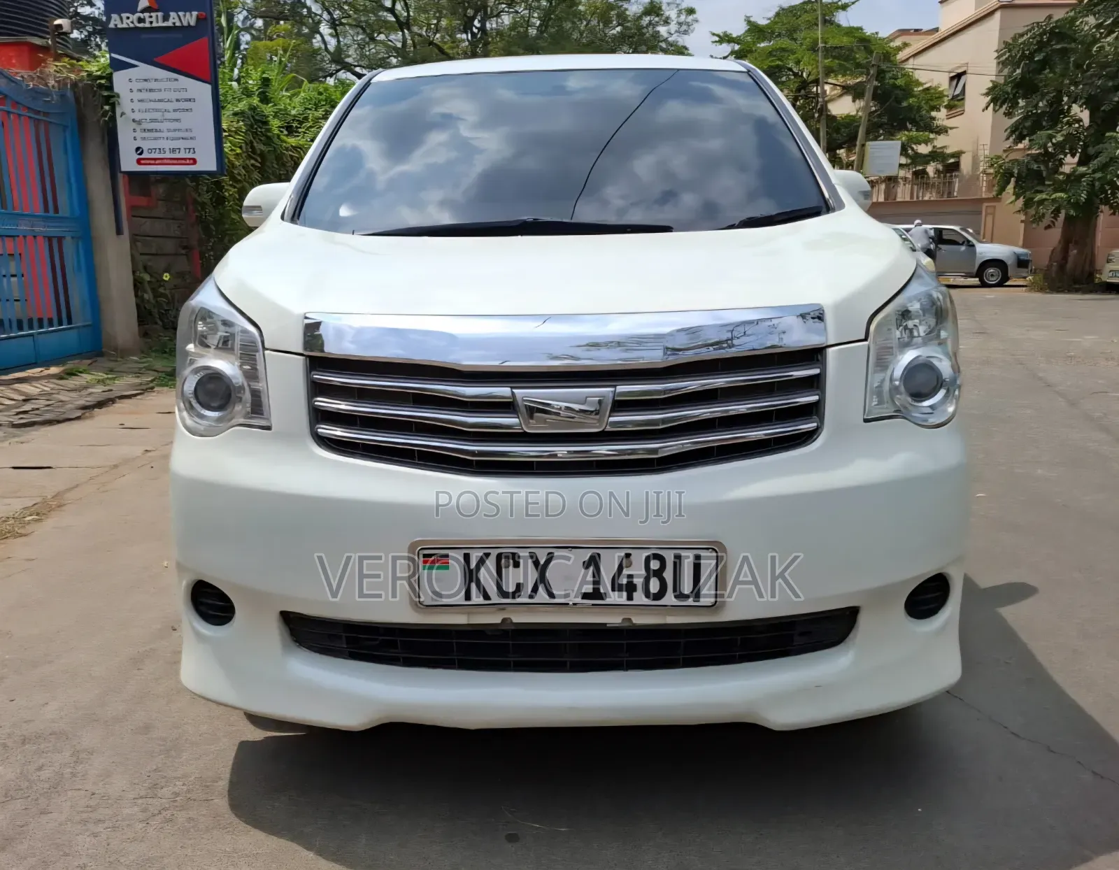 Toyota Noah 2013 White