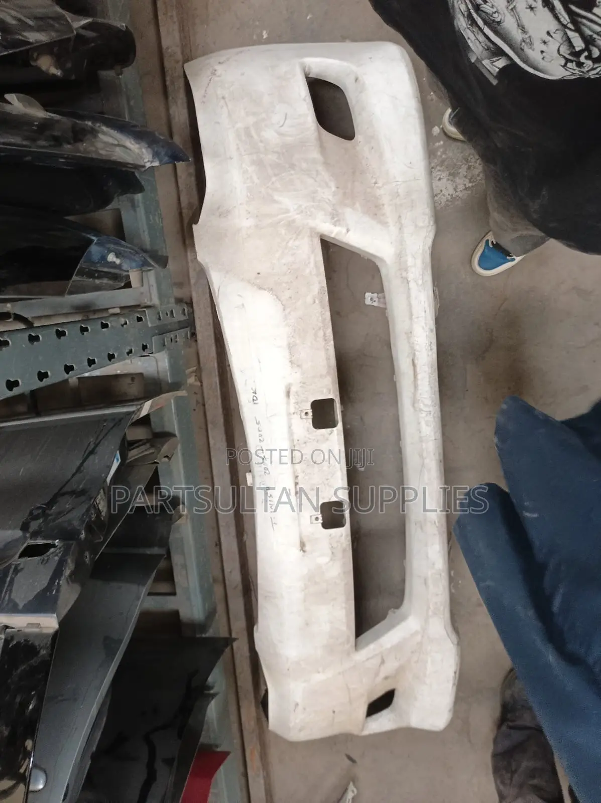 Front Bumper Toyota WSH 200-2005