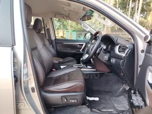 Toyota Fortuner 2019 Silver
