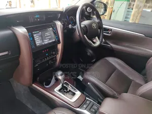 Toyota Fortuner 2019 Silver