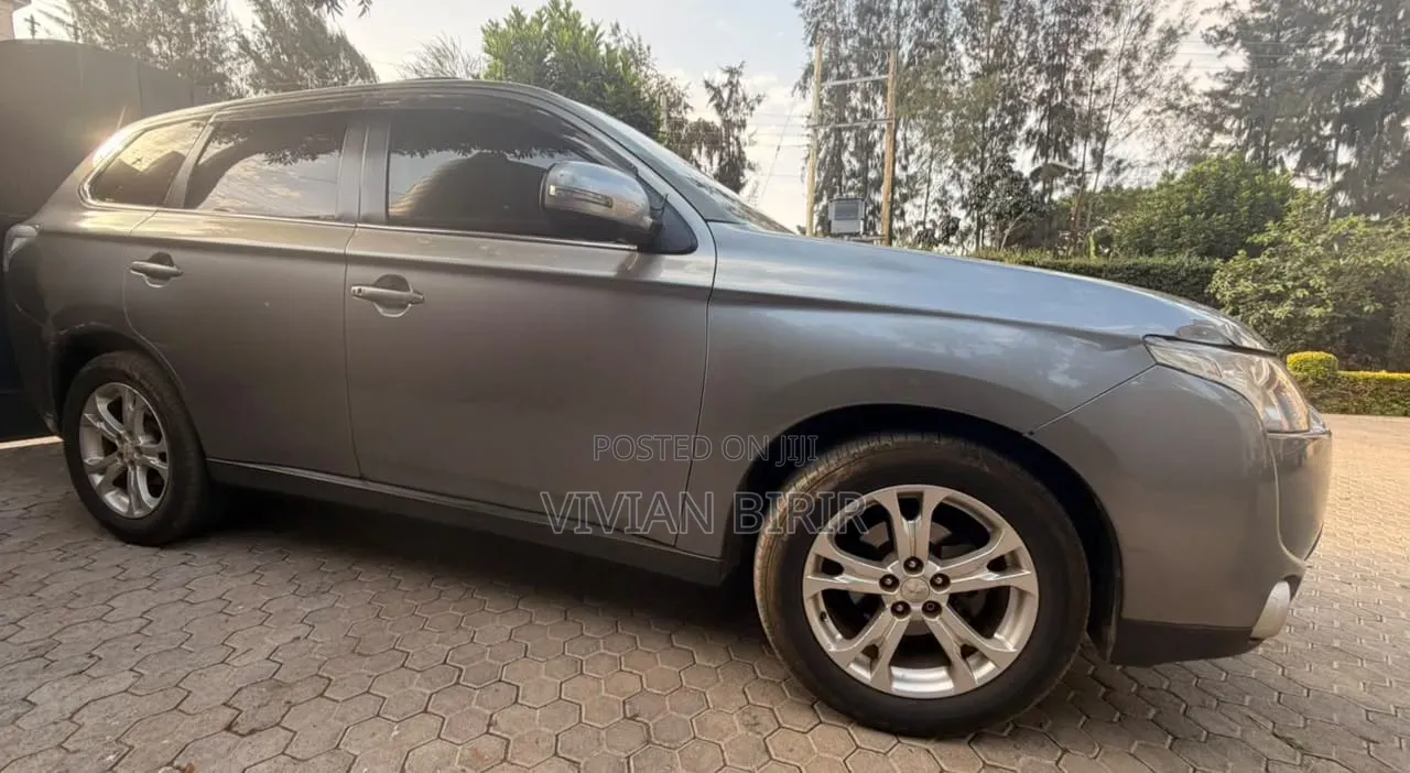 Mitsubishi Outlander 2013 Silver