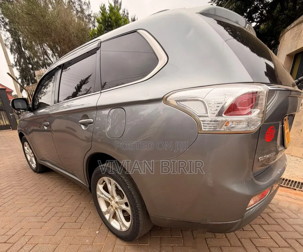Mitsubishi Outlander 2013 Silver