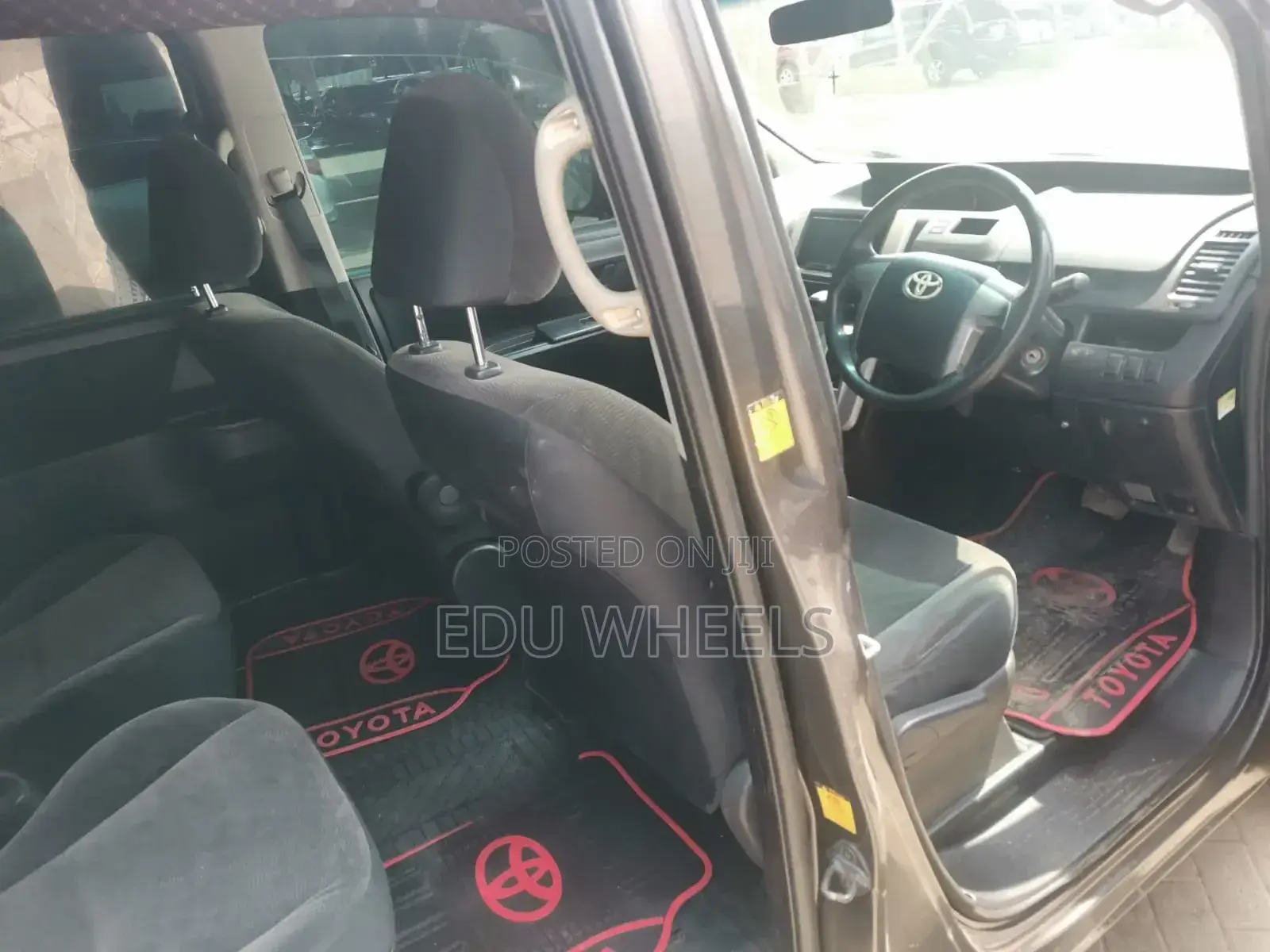 Toyota Voxy V 2WD 7-Seater 2011 Black