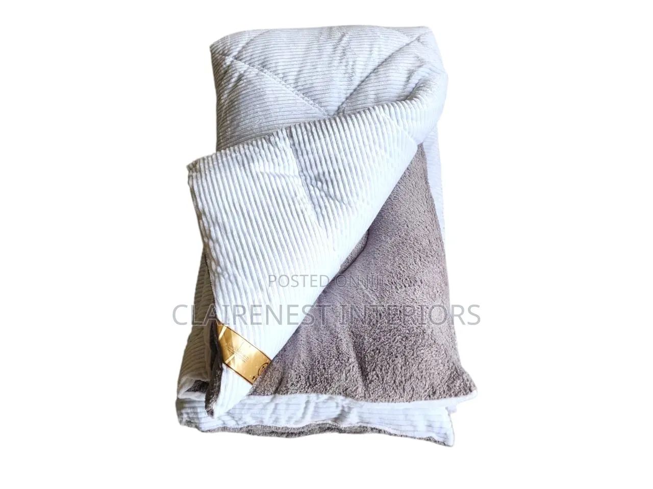 Luxurious and Plush Yellow and White Velvet Duvets