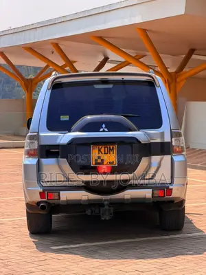 Mitsubishi Pajero 2016 Blue