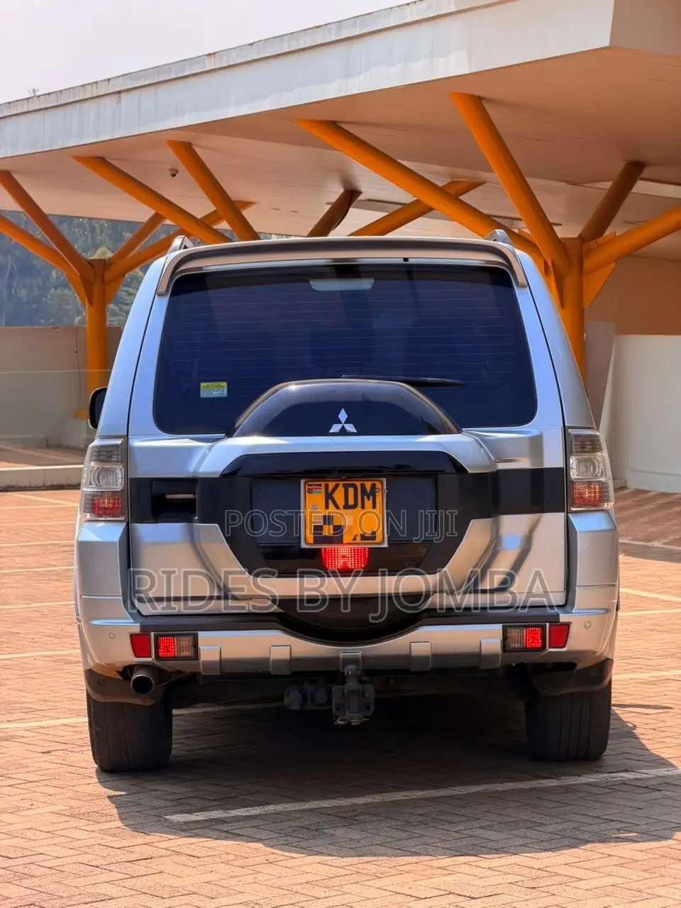 Mitsubishi Pajero 2016 Blue
