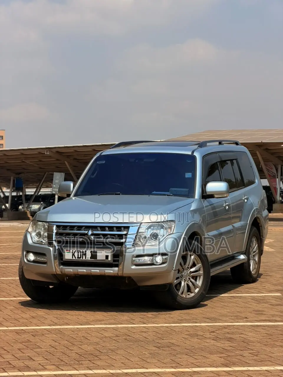 Mitsubishi Pajero 2016 Blue