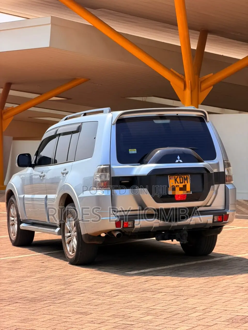 Mitsubishi Pajero 2016 Blue