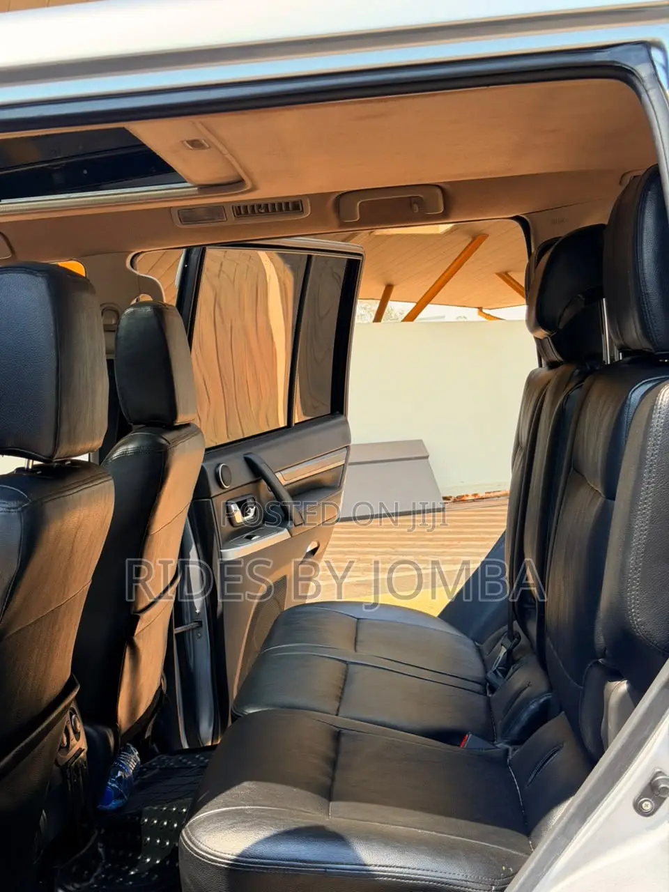 Mitsubishi Pajero 2016 Blue