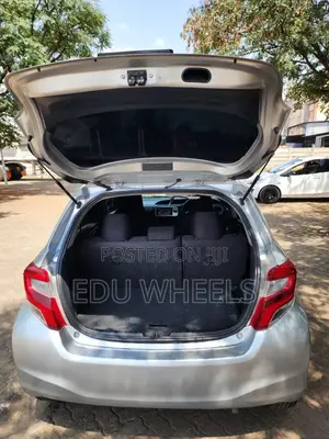 Toyota Vitz 2015 Silver