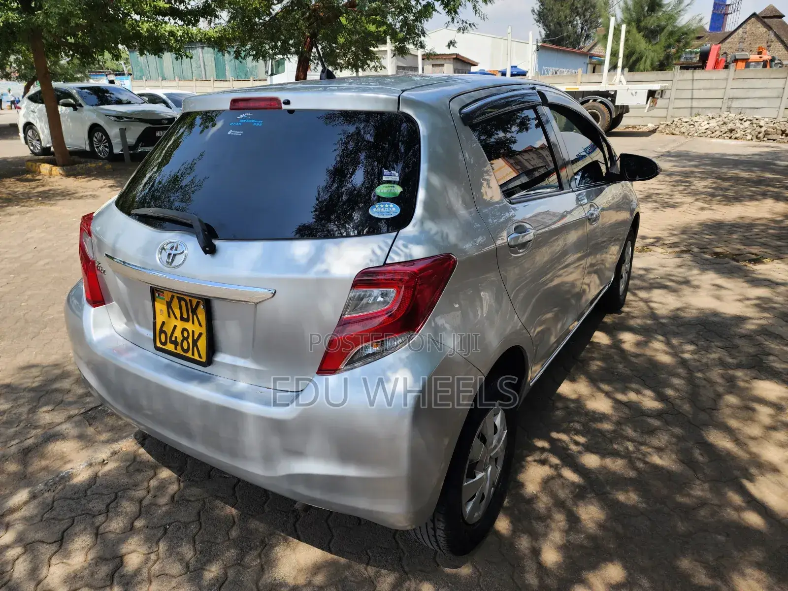 Toyota Vitz 2015 Silver