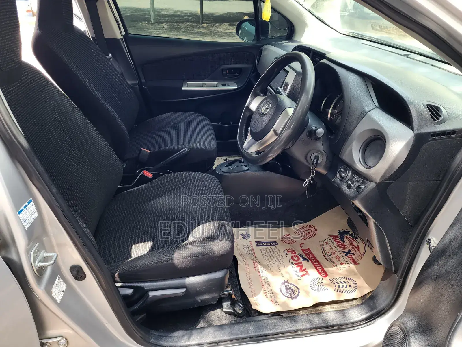 Toyota Vitz 2015 Silver