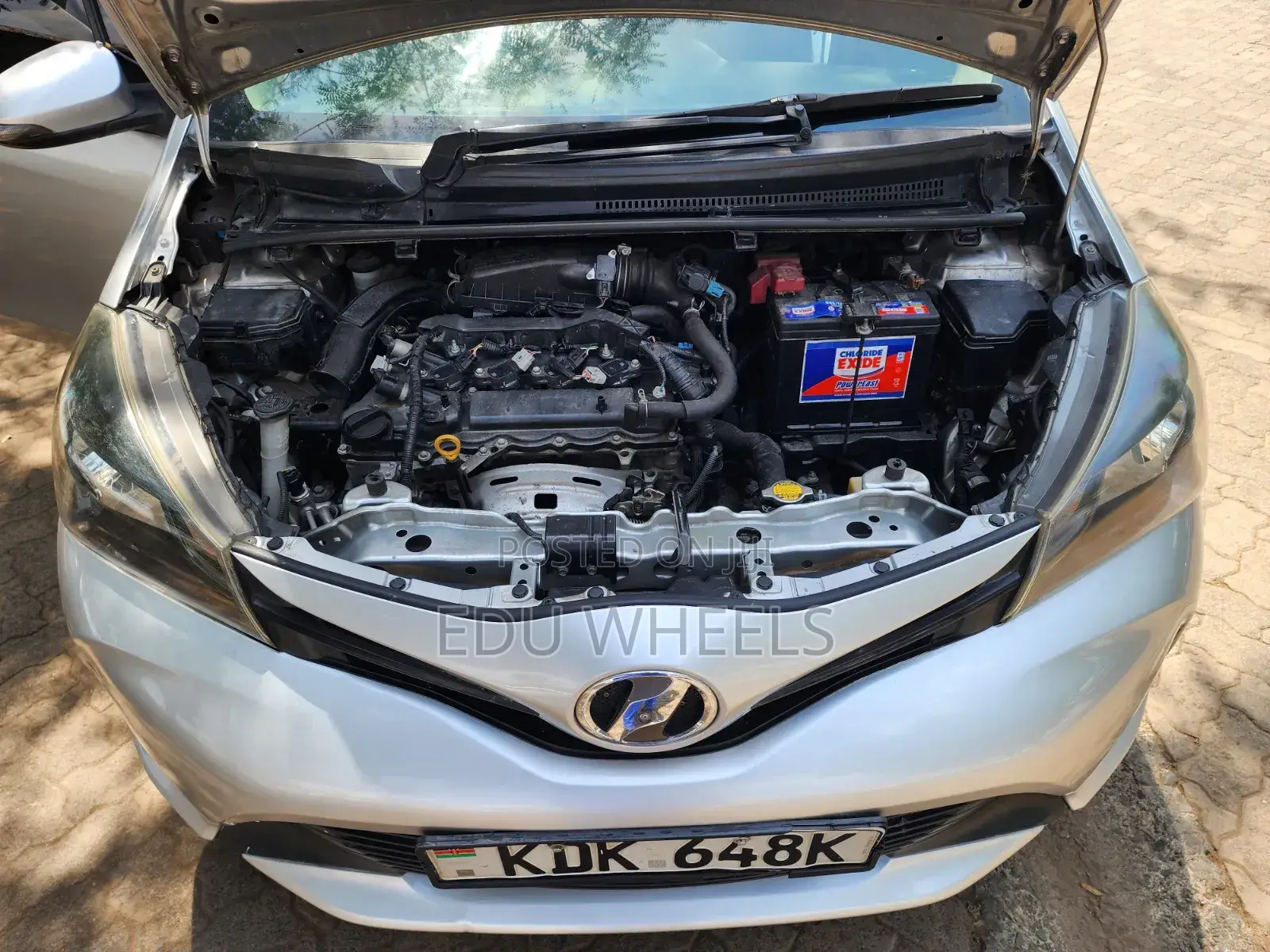 Toyota Vitz 2015 Silver