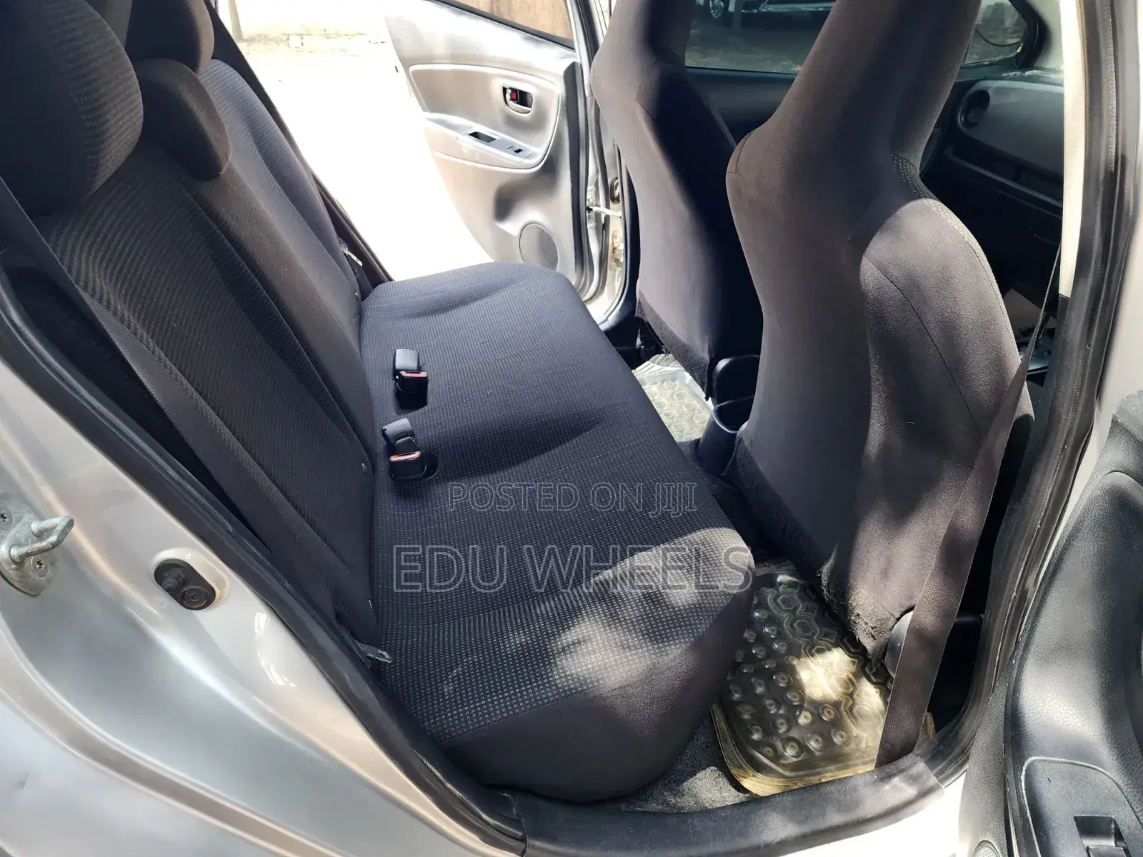 Toyota Vitz 2015 Silver