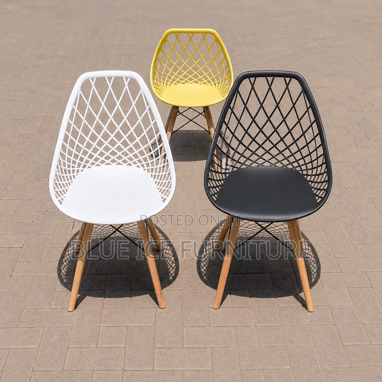 Modern Designed Plastic Chair With Wooden Legs
