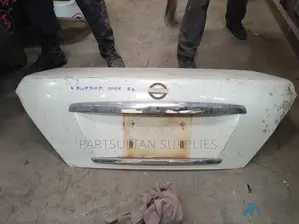 Tailgate Nissan Bluebird 2008