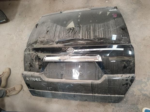 Tailgate Nissan X-Trail 2010 - thumbnail 2