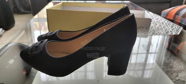 Official Heels - main view