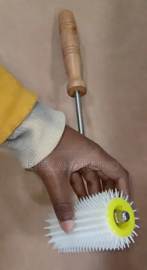 Hard Wood Handle Bee Hive Uncapping Roller