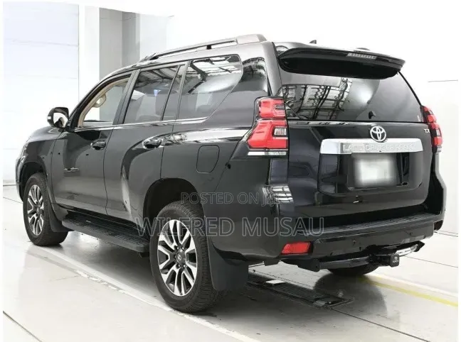 Toyota Land Cruiser Prado 2023 Black