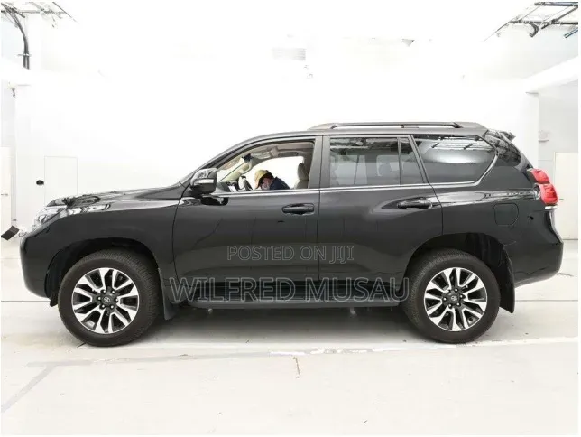 Toyota Land Cruiser Prado 2023 Black