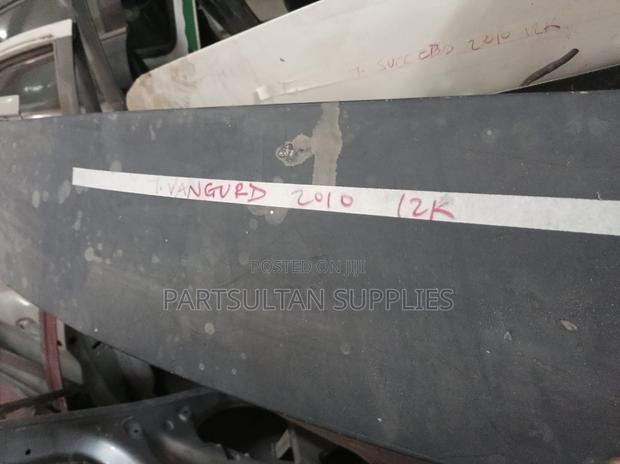 Tailgate Toyota Vangurd 2010