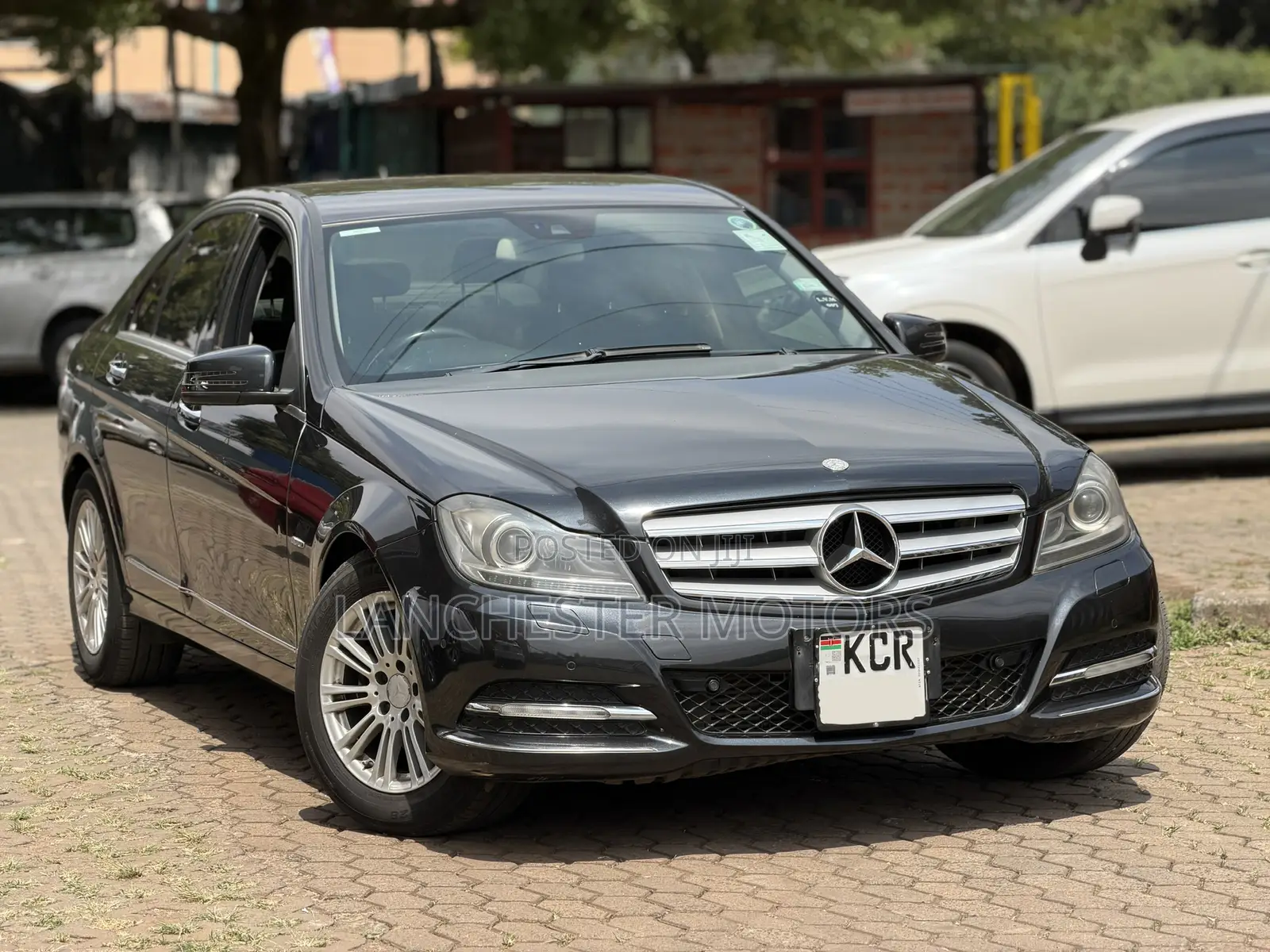 Mercedes-Benz C200 2011 Gray