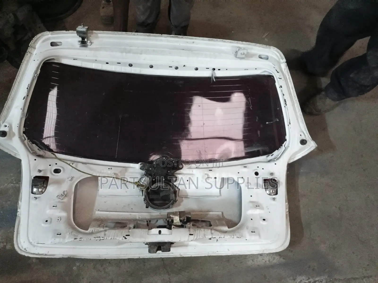 Tailgate Toyota Harrier 2014