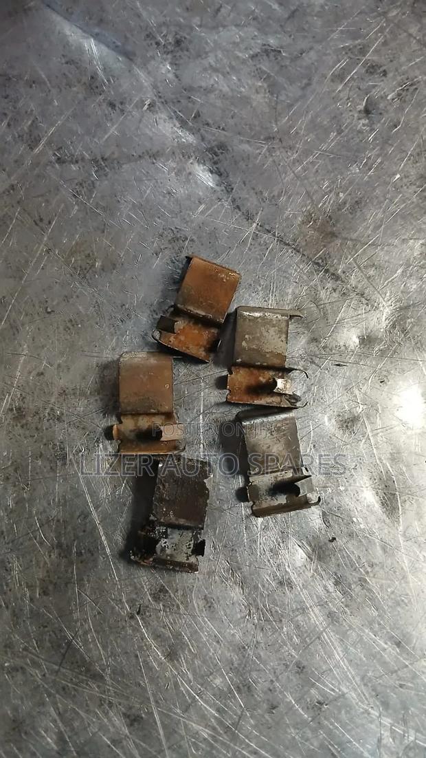 Brake Pads Locks Lancer